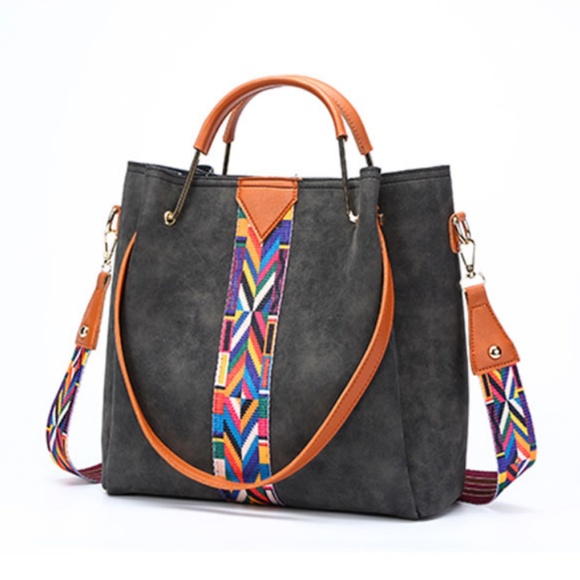 Helsinki Leather Shoulder Bag - Picture 4 of 8